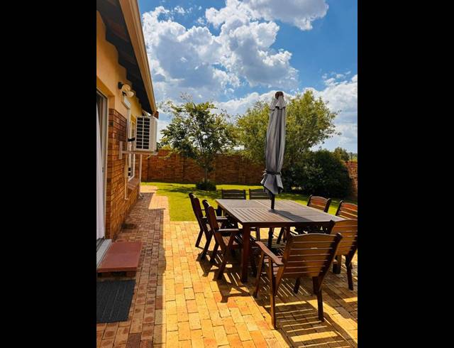 2 BEDROOM TOWNHOUSE FOR SALE IN KYALAMI HILLS